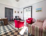 villa-nerello-wohnzimmer-mit-sofa.jpg