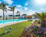 villa-pietra-del-sole-schwimmbad-mit-palmen.jpg