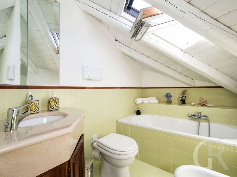 villa-profumo-bad-mit-badewanne.jpg