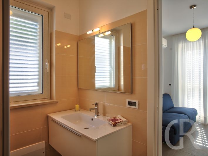 villa-salina-badezimmer-mit-waschbecken.jpg