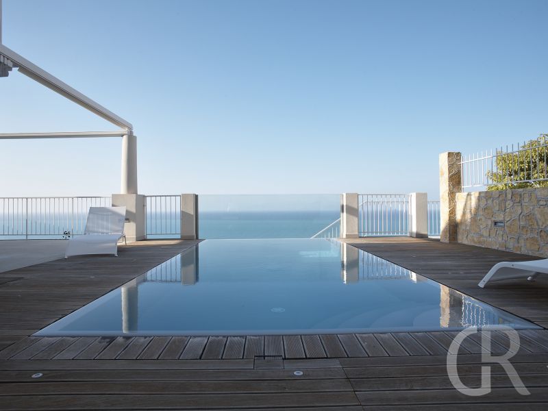 villa-salina-pool-mit-blick-auf-das-meer.jpg