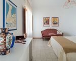 villa-salinella-stilvolles-schlafzimmer.jpg