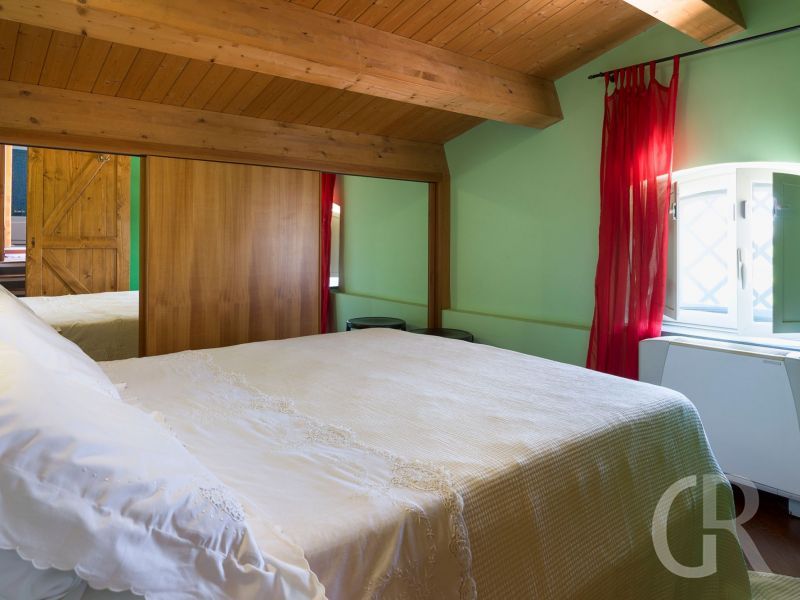 villa-saracina-grosses-bett.jpg