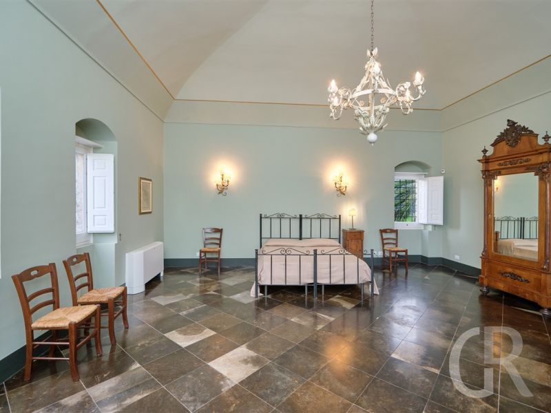 villa-scifazzo-kleiderschrank.jpg