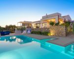 villa-tangi-pool-und-ferienhaus.jpg