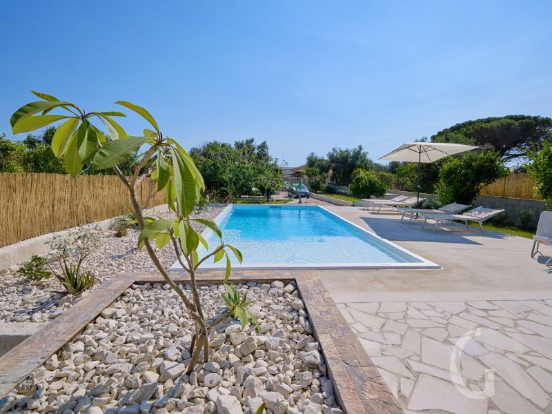 villa-teti-grosser-pool.jpg