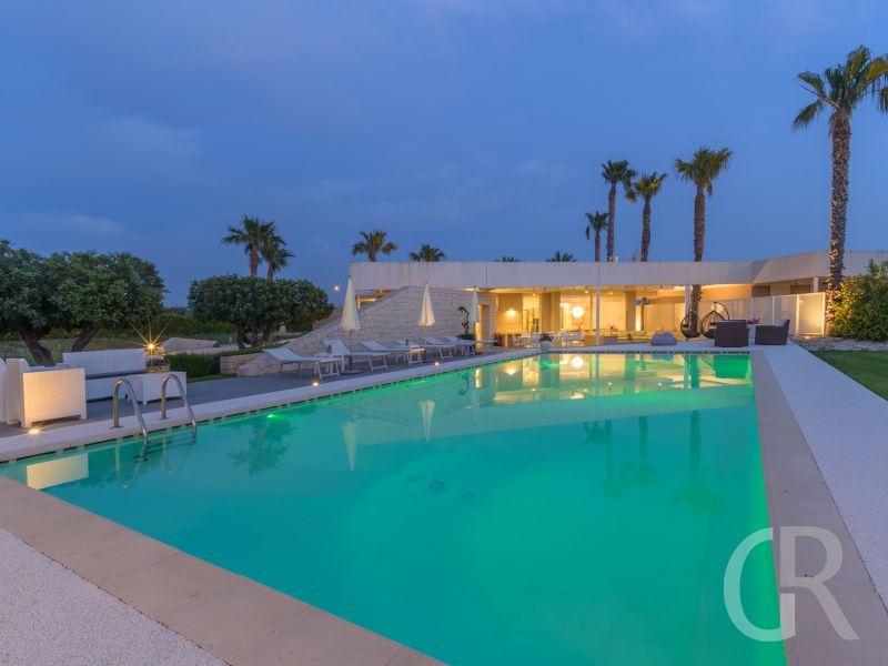 villa-venere-pool-am-abend.jpg