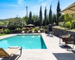 villa-viagrande-sonnenliegen-am-pool.jpg
