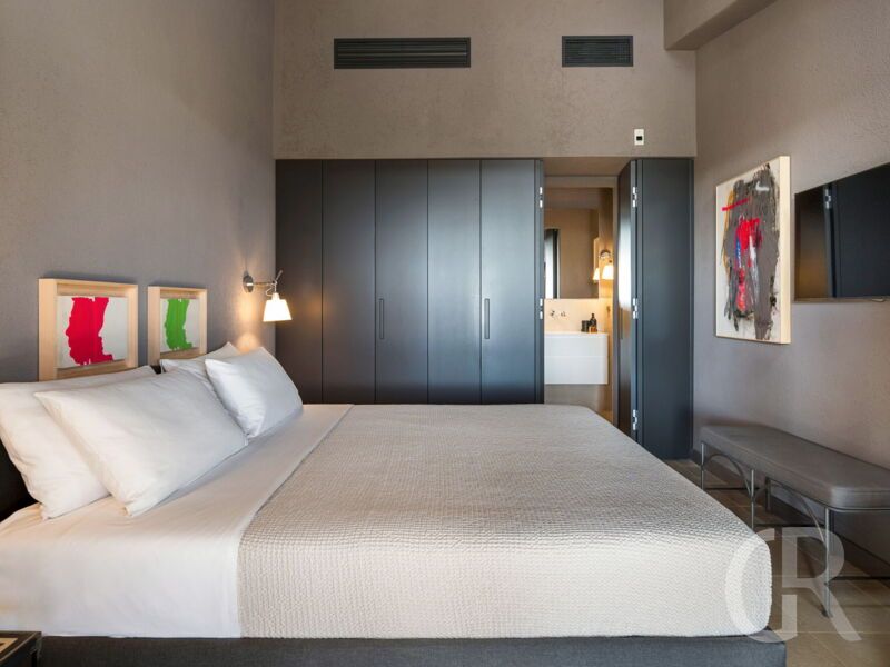 villa-zigulotto-doppelbett-und-schrank.jpg