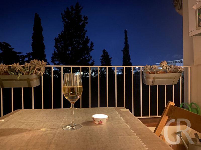 anita-balkon-am-abend.jpeg