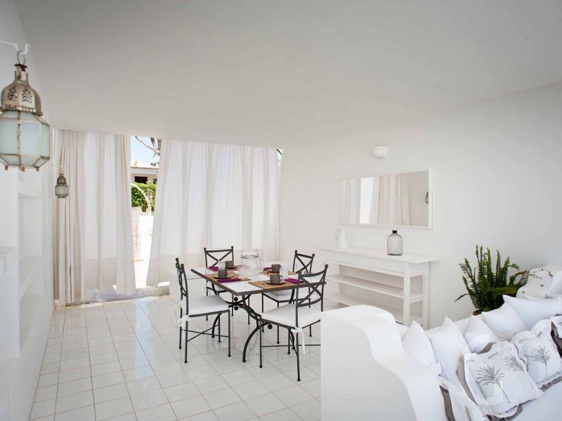 casa-blu-wohnraum-mkit-esstisch.jpg