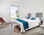 casa-diantha-schlafzimmer-mit-modernem-doppelbett.jpg