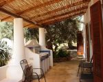 casa-eoliana-ueberdachte-terrasse-mit-sommerkueche.jpg