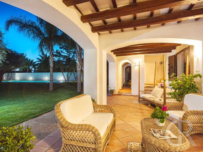 casa-marsala-1-ueberdachte-terrasse-am-abend.jpg