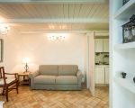 casetta-wohnraum-mit-sofa.jpg