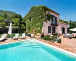 ferienhaus-capinera-blick-auf-villa-und-pool.jpg