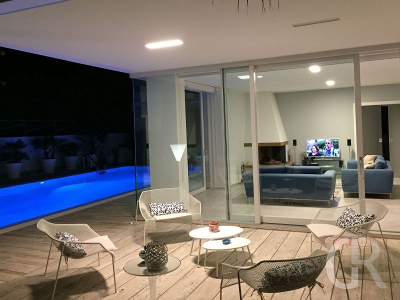 ferienhaus-villa-bellini-wohnzimmer-und-terrasse.jpg