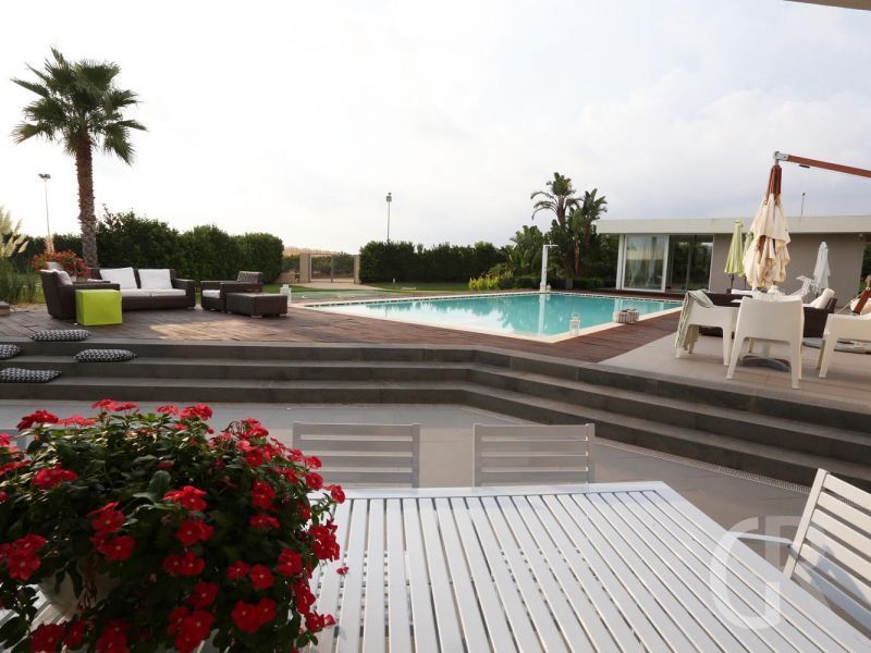 ferienhaus-villa-venere-sonnentarrasse-und-pool.jpg