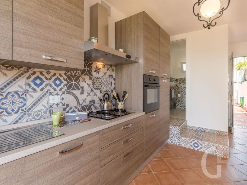 ferienwohnung-amarillis-kuechenzeile.jpg