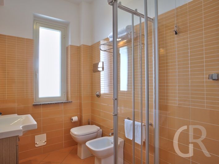 ferienwohnung-arance-bad-mit-glasdusche.jpg
