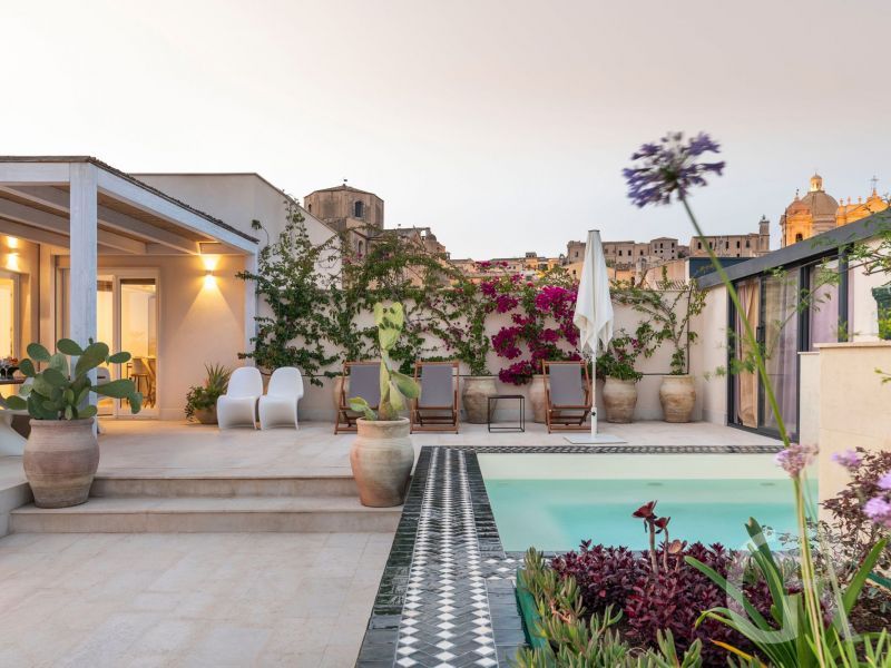 ferienwohnung-aurispa-terrasse-mit-kleinem-pool.jpg