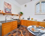 ferienwohnung-cu-viva-kueche-mit-esstisch.jpg