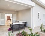 ferienwohnung-morgana-ueberdachte-terrasse-vor-der-wohnung.jpg