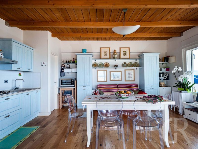 ferienwohnung-onda-esstisch.jpg