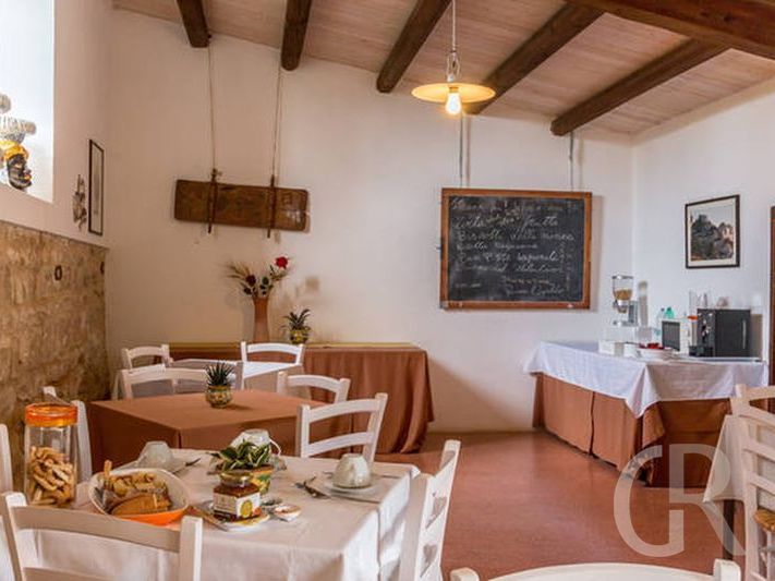 ferienwohnung-pacchipodium-raum-zum-einnehmen-des-fruehstuecks.jpg