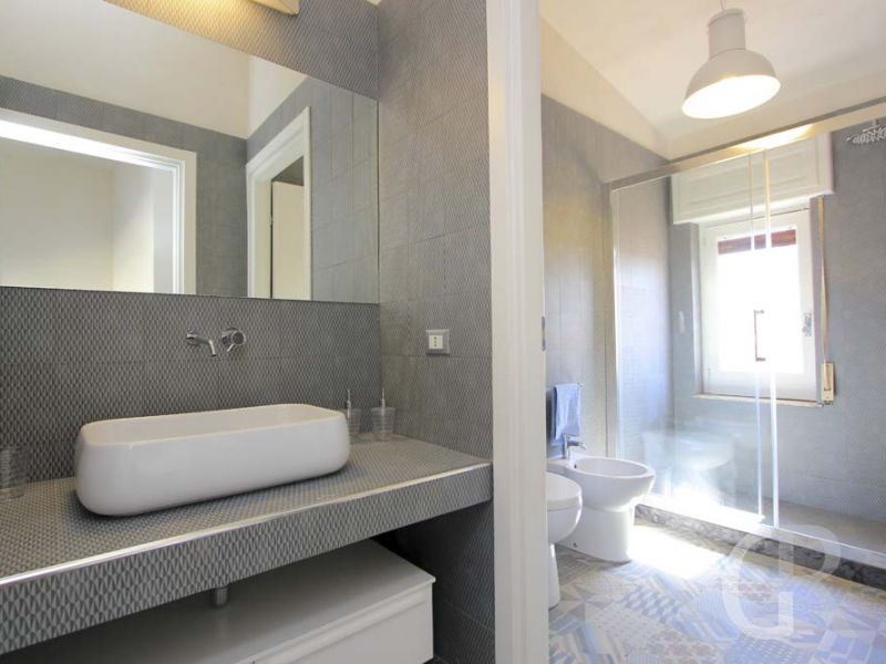 ferienwohnung-pitagora-waschbecken-im-duschbad.jpg