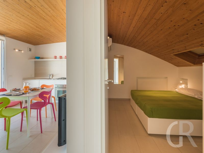 ferienwohnung-timo-wohnraum-und-schlafzimmer.jpg