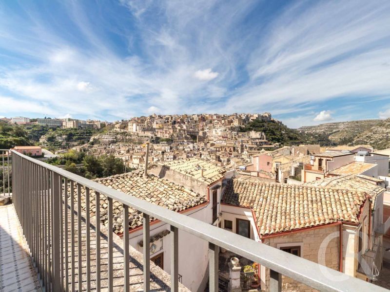 ferienwohnung-ulisse-blick-auf-die-daecher-von-ragusa-ibla.jpg