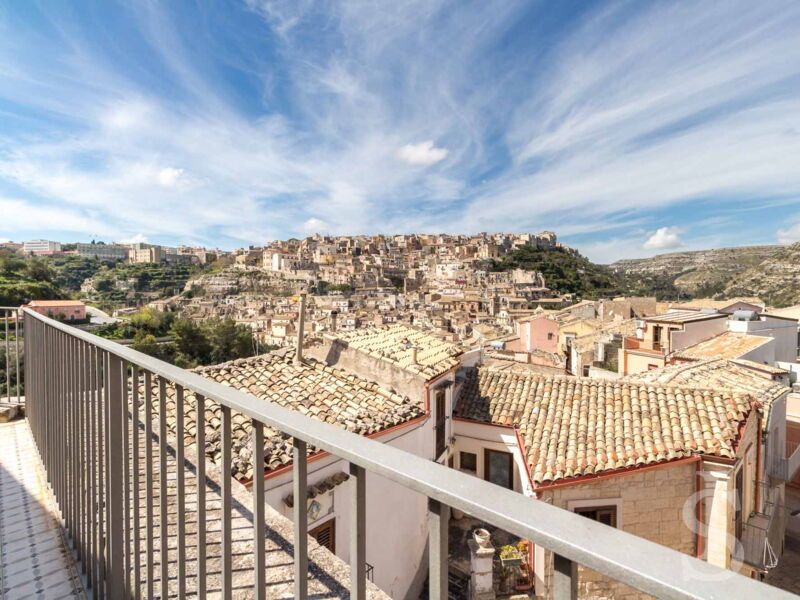 ferienwohnung-ulisse-blick-auf-die-daecher-von-ragusa-ibla.jpg