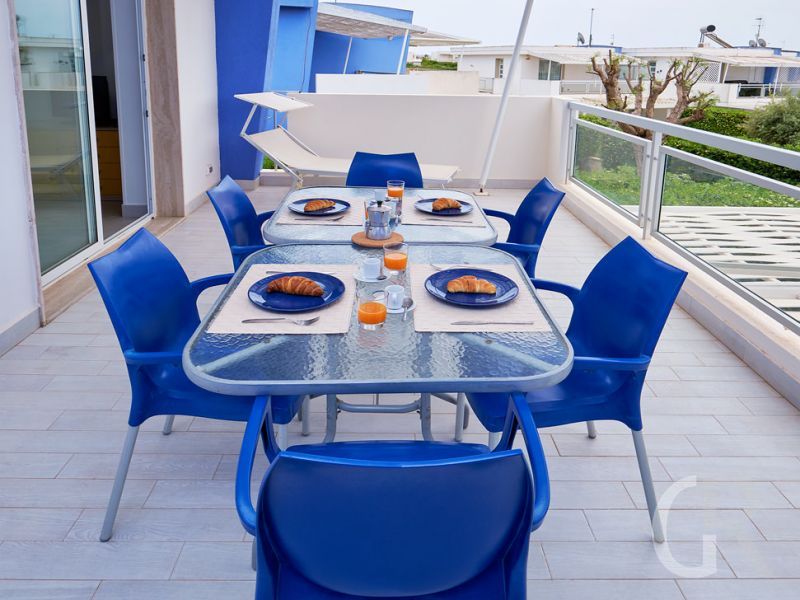 levante-balkon-mit-stuehlen.jpg