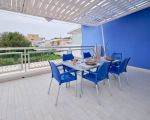 levante-balkon-mit-tisch.jpg