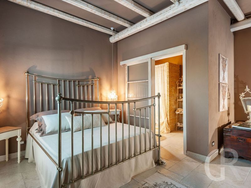 pigna-bianca-schlafbereich-mit-bett.jpg