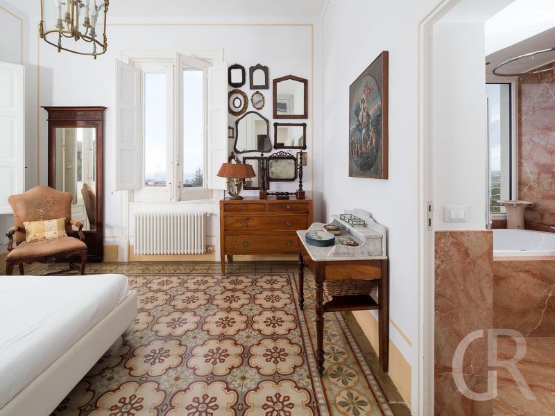 schlafzimmer-mit-kommode.jpg