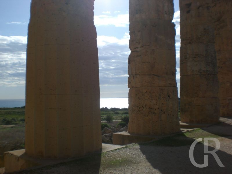 tempel-mit-blick-aufs-meer.JPG