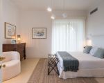 villa-acqua-marina-schlafzimmer-mit-sessel.jpg