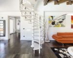 villa-agora-grosse-wendeltreppe.jpg