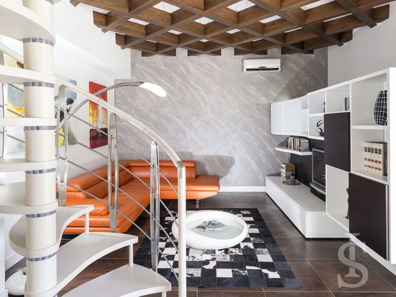 villa-agora-treppenaufgang.jpg