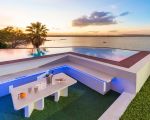 villa-artemare-schwimmbad-und-meer-am-abend.jpg