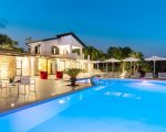 villa-camemi-blick-auf-die-villa-und-den-pool.jpg
