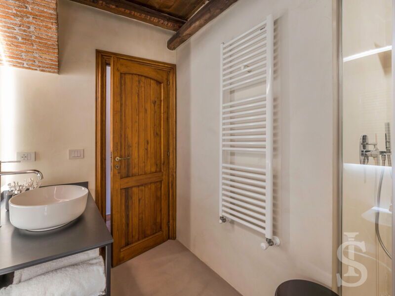 villa-continella-badezimmer-duschbad-und-waschbecken.jpg