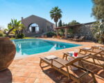 villa-continella-pool-mit-blick-zum-haus.jpg
