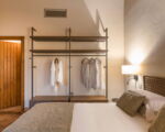 villa-continella-schlafzimmer-erster-stock-seitliche-ansicht.jpg