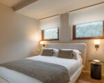 villa-continella-schlafzimmer-mit-doppelbett-seitliche-ansicht.jpg