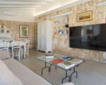 villa-del-mito-wohnzimmer-mit-fernseher.jpg