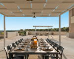 villa-dimora-bufalefi-ueberdachte-terrasse-mit-essplatz.jpg