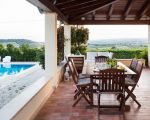 villa-dora-terrasse-mit-esstisch.jpg